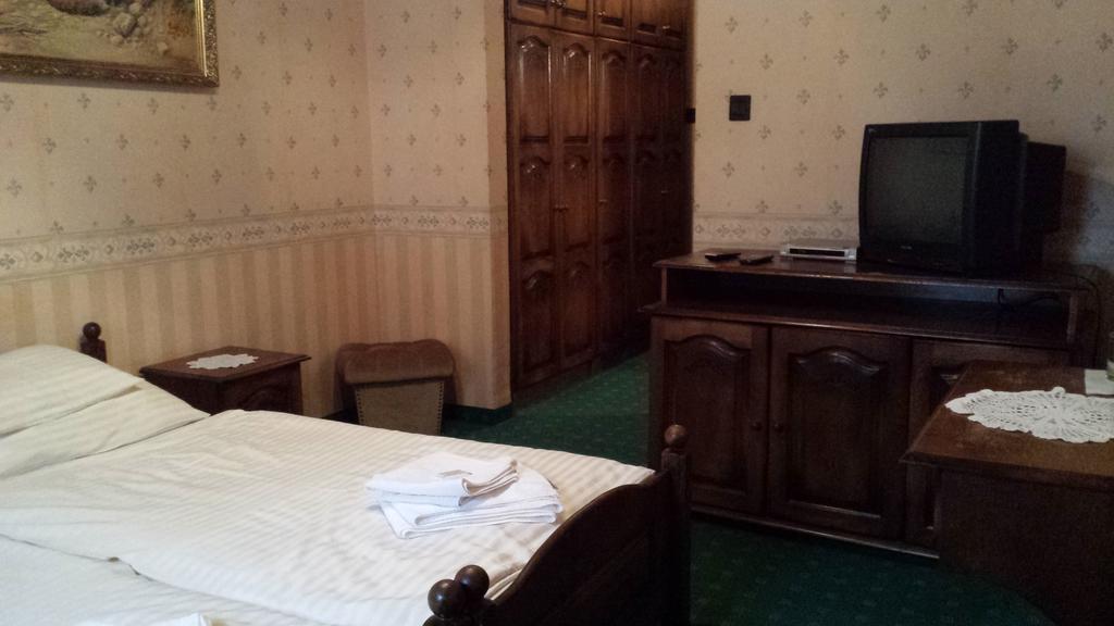 Bed and Breakfast Kocsis Panzió és Étterem Komárom Habitación foto